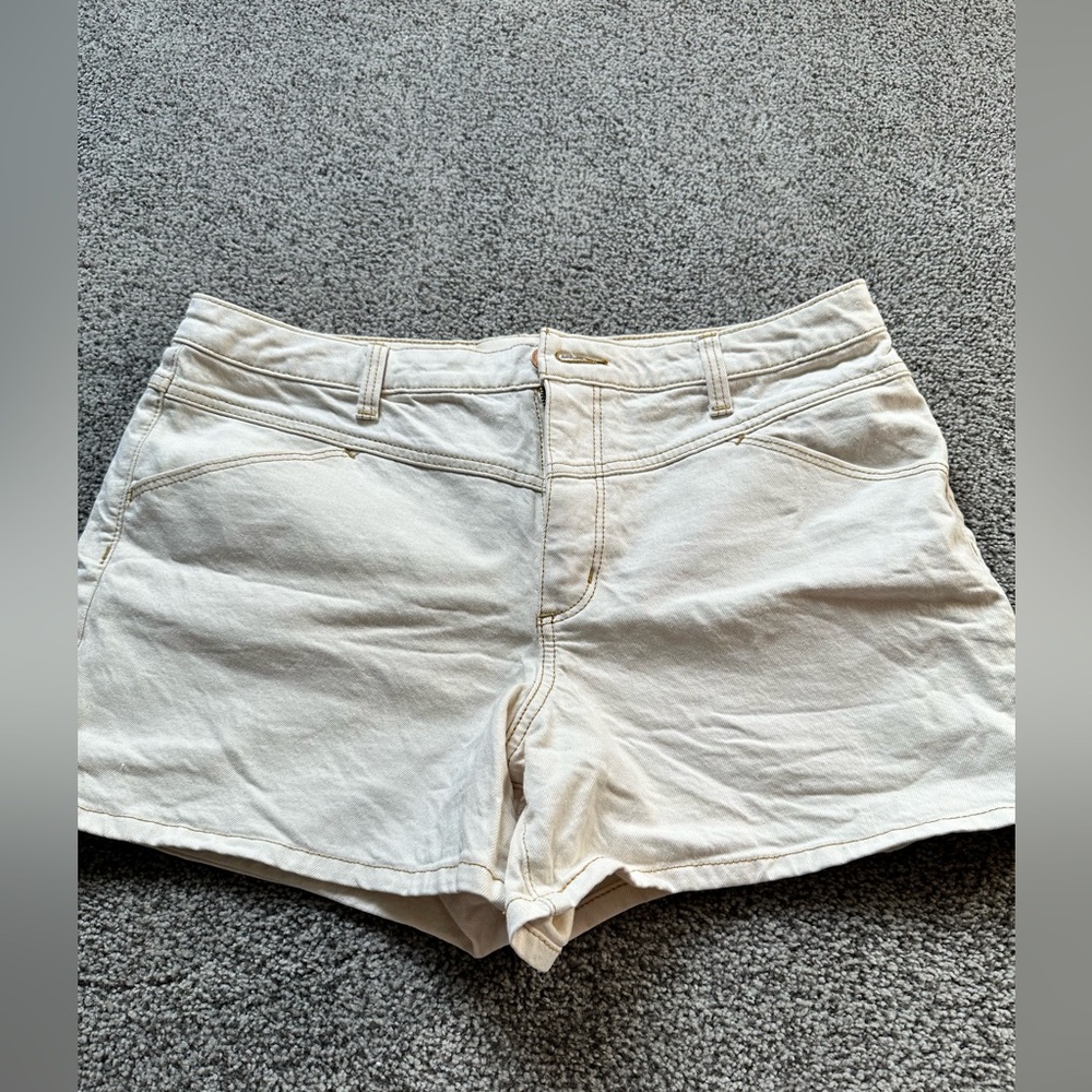 Vintage Midi Cream Shorts Universal Thread